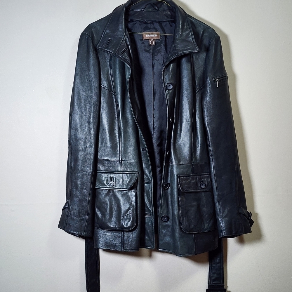 Vintage Danier genuine leather button-down jacket with belt color black size S
